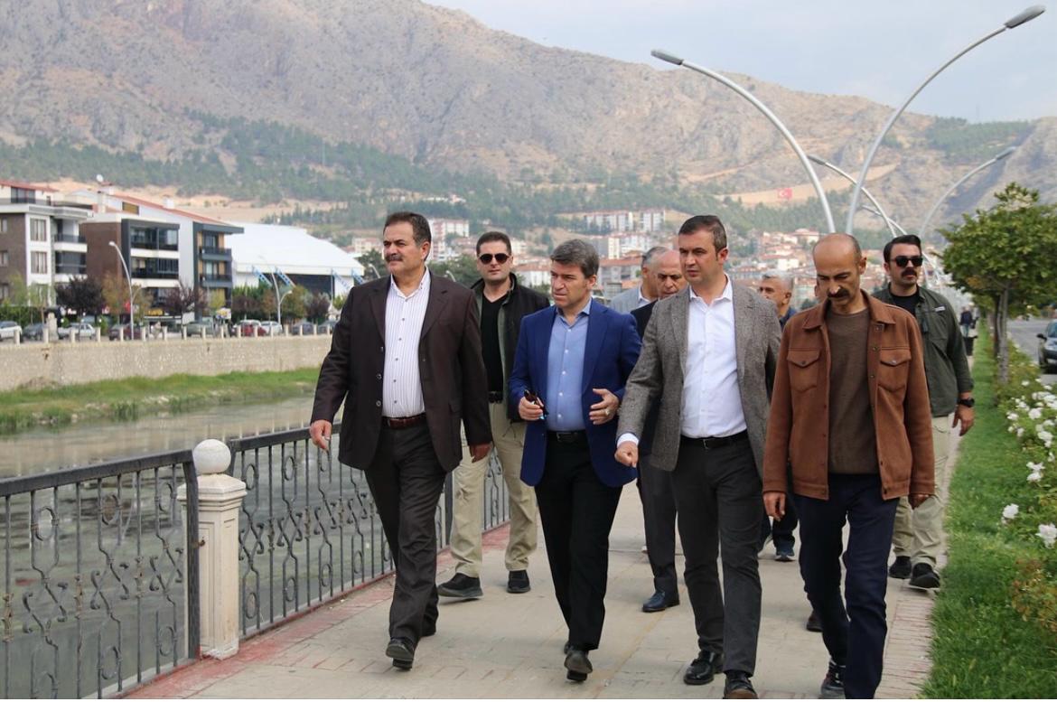 Yeşilırmak Nehri yatağında temizleme çalışmaları devam ediyor