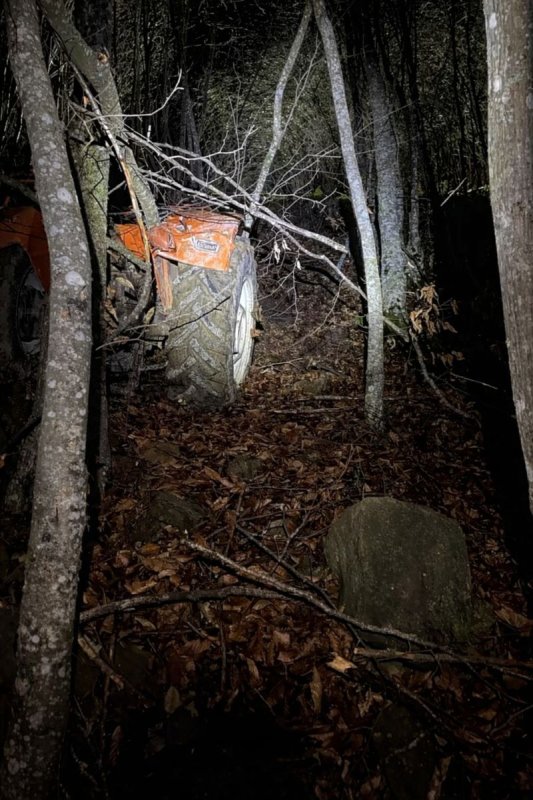 Amasya'da traktör uçuruma düştü; sürücü Mehmet Çakır hayatını kaybetti, eşi yaralandı.