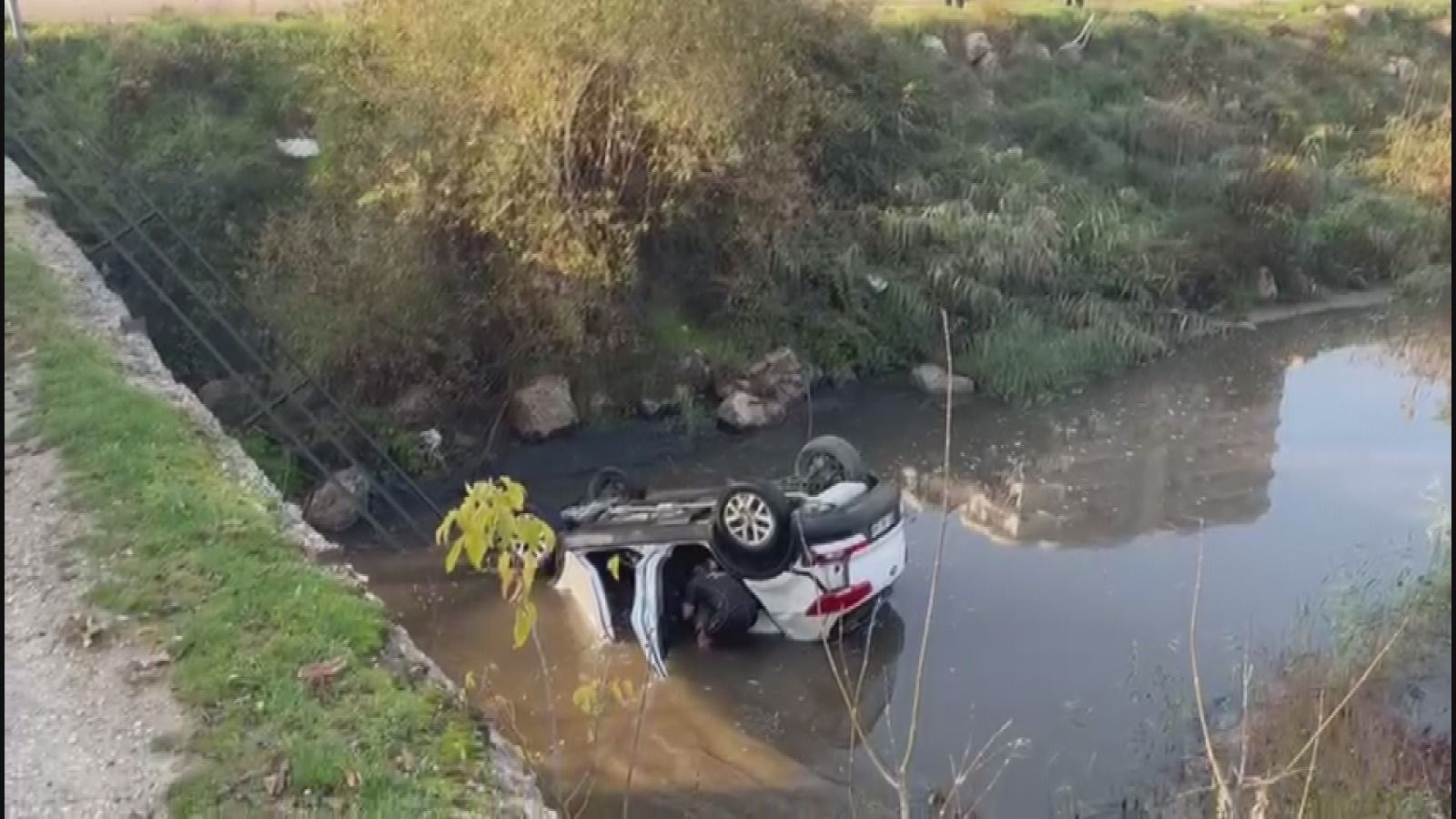 Amasya’da Otomobil Tersakan Çayına Düştü: 2 Çocuk Yaralandı